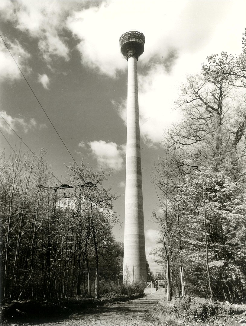 814px-Stuttgarter_Fernsehturm_-_Turmkorbbau.jpg